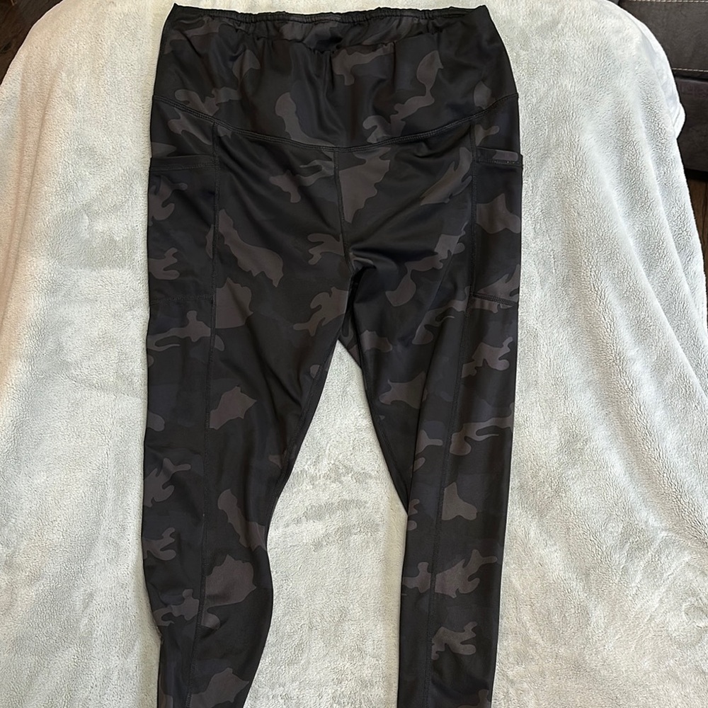 Yogalicious Black Camo Leggings